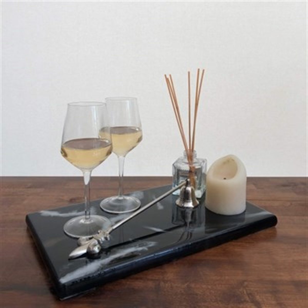 لوحة عرض إيبوكسي سوداء