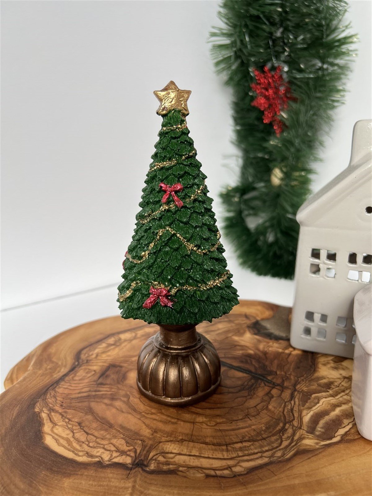 شجرة عيد الميلاد الصغيرة الفاخرة