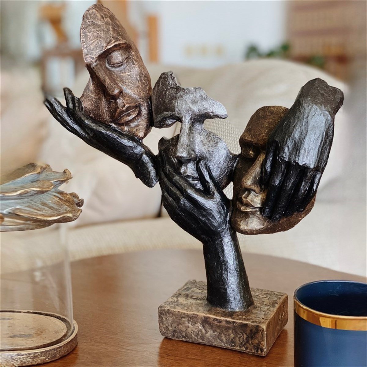 كائن القناع الثلاثي