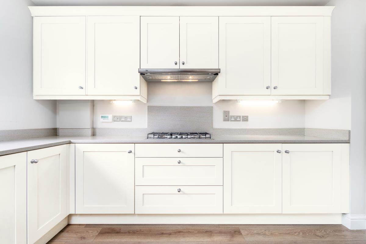 طلاء أكريليك Cadence H002 أبيض نقي متعدد الأسطح سعة 2 لتر (3 كجم)