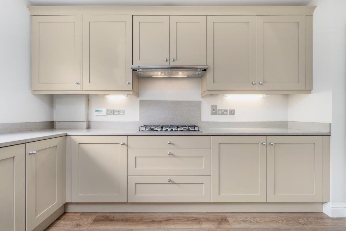 طلاء أكريليك كادينس H005 تافي متعدد الأسطح 2 لتر (3 كجم)