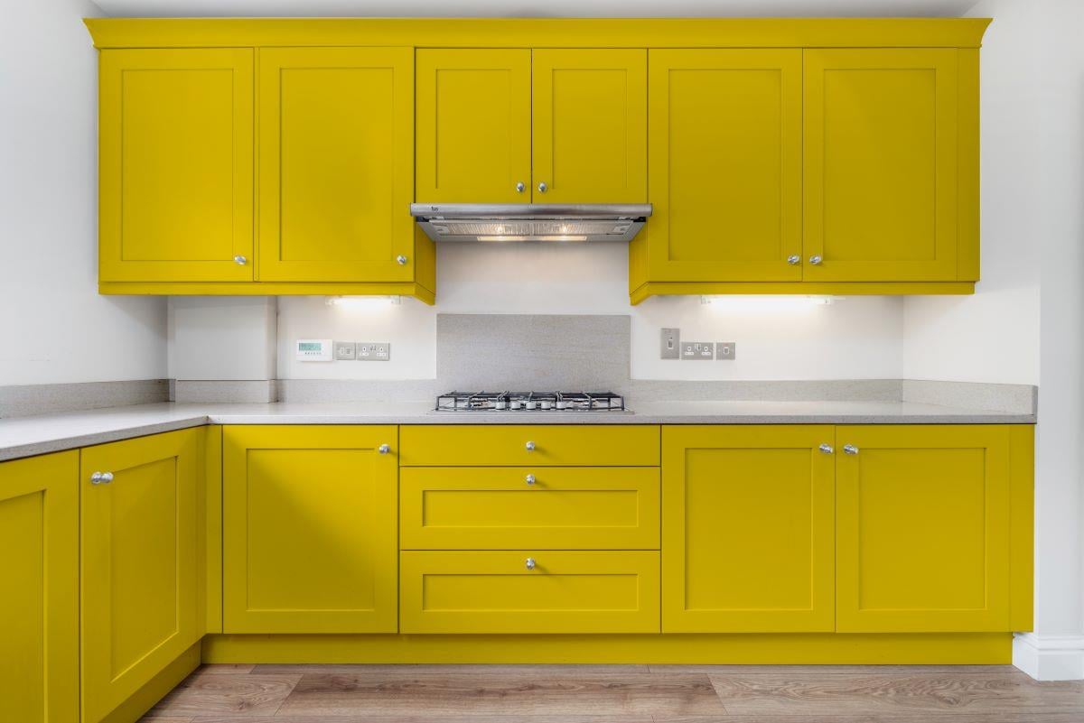 Cadence H009 Желтая акриловая краска для многослойных поверхностей 2LT (3 кг)