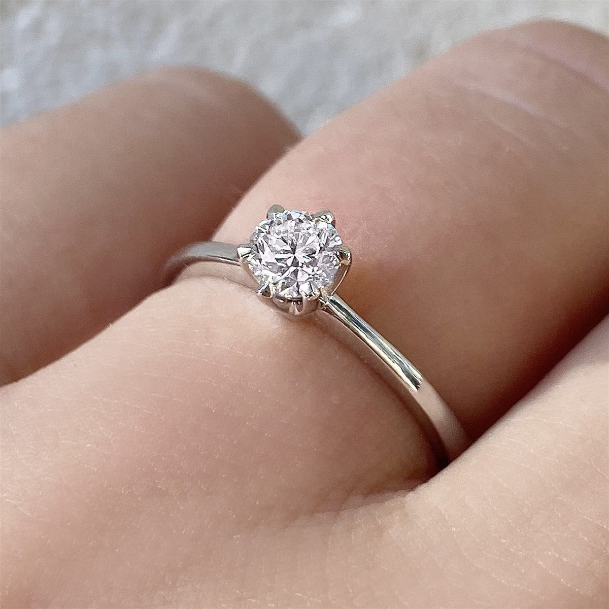 0.40 Karat Gia Sertifikalı Rose  Altı Tırnak Pırlanta Tektaş Yüzük E Renk