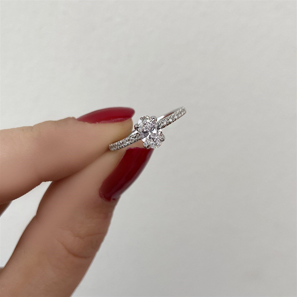 0.60 Karat Gia Sertifikalı Oval Tasarım Pırlanta Yüzük D Renk