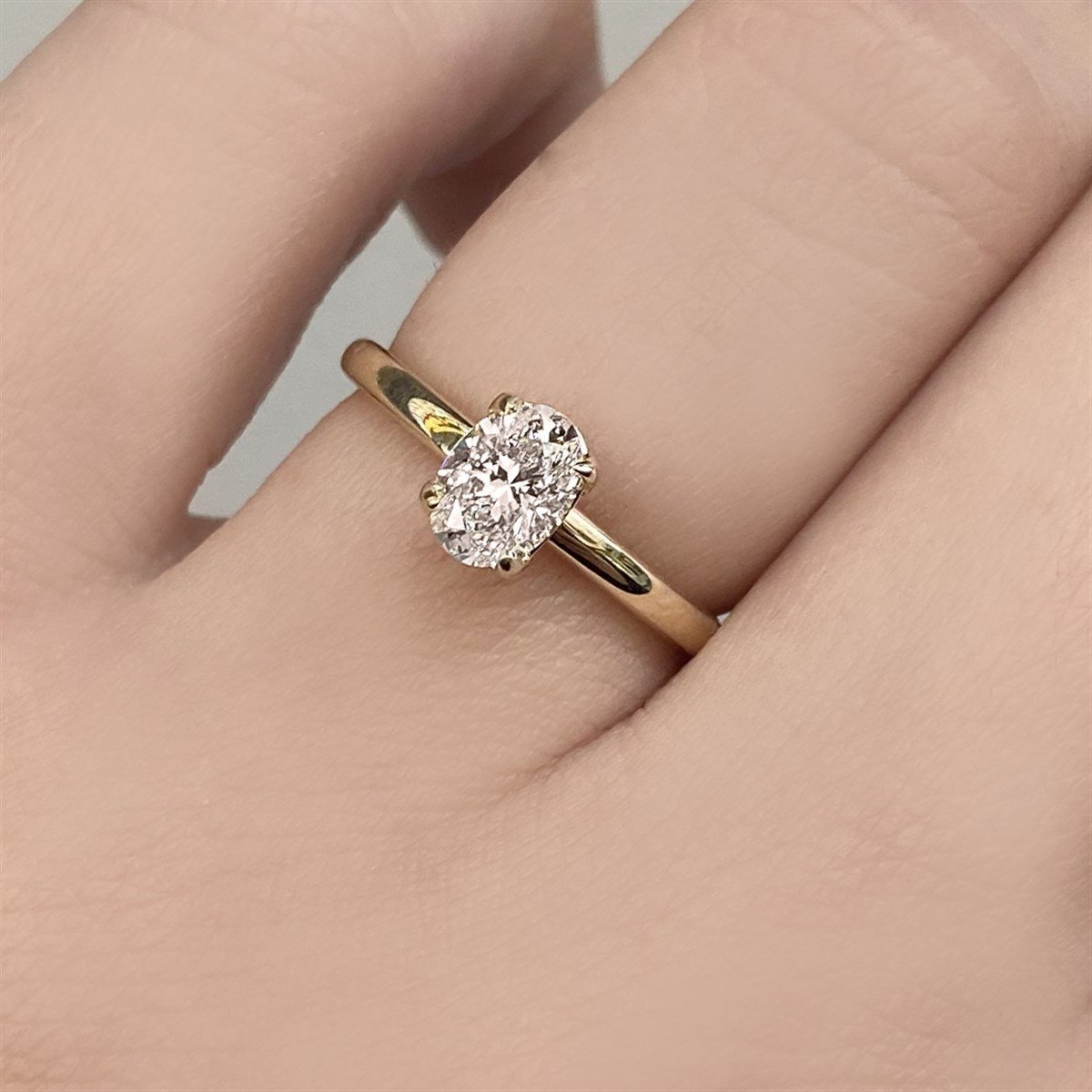 0.70 Karat Gia Sertifikalı Rose Pırlanta Oval Yüzük E Renk