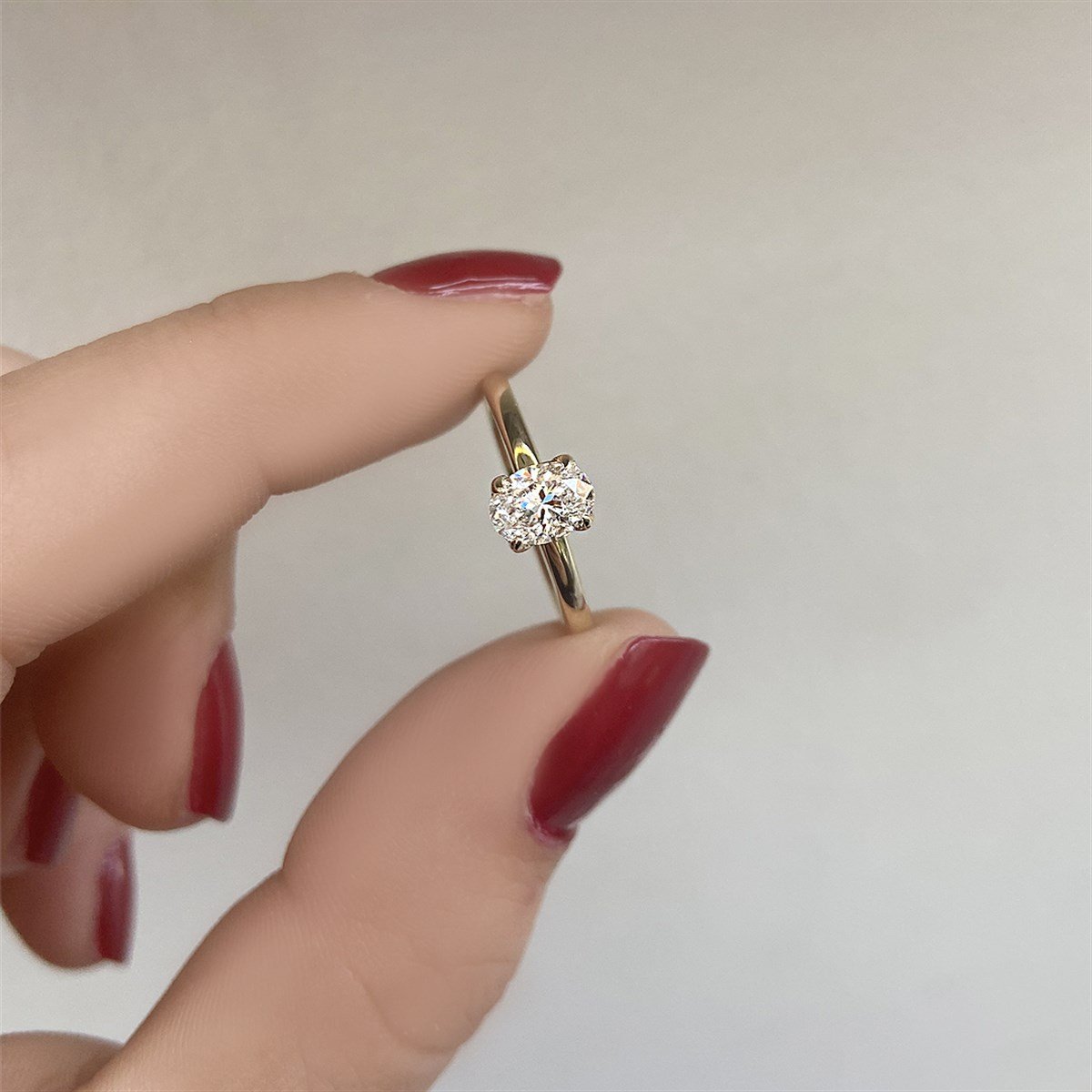 0.70 Karat Gia Sertifikalı Rose Pırlanta Oval Yüzük E Renk