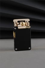 Silvio Monetti Suni Deri Benzinli Kapaklı Güçlü Tasarım Siyah Benzinli Çakmak CAKSM081T