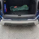 Dacia Duster Parlak Siyah Arka Tampon Eşiği 2018-2024 Yılı ve Arasına Uyumludur