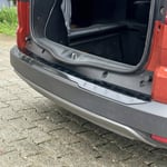 Dacia Jogger Parlak Siyah Arka Tampon Eşiği 2022 Yılı ve Sonrasına Uyumludur