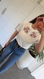 Bebe Yakalı Çiçek İşlemeli T-shirt Ekru