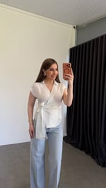 Kapama Bağlamalı İnce Çizgili Gömlek Ekru