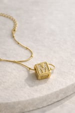 Küp Harf Kolye Gold M