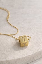 Küp Harf Kolye Gold Y