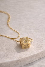 Küp Harf Kolye Gold Z