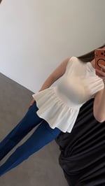 Livia Sıfır Kol Altı Fırfırlı Bluz Ekru
