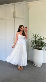 White Üstü Fistolu Elbise Beyaz