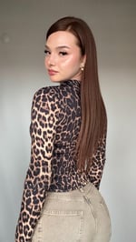 Büzgü Drape Detaylı Vücuda Oturan Uzun Kollu Esnek Örme Bluz Leopar
