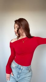 Büzgü Drape Detaylı Vücuda Oturan Uzun Kollu Esnek Örme Bluz  Kırmızı