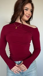 Büzgü Drape Detaylı Vücuda Oturan Uzun Kollu Esnek Örme Bluz Bordo