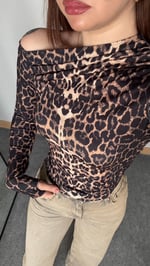 Büzgü Drape Detaylı Vücuda Oturan Uzun Kollu Esnek Örme Bluz Leopar