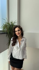 Çan Kollu Vücuda Oturan Gömlek Beyaz