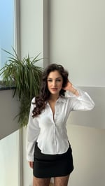 Çan Kollu Vücuda Oturan Gömlek Beyaz