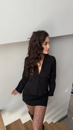 Çan Kollu Vücuda Oturan Gömlek Siyah
