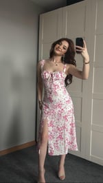 Çiçekli Askılı Çıtır Pembe Elbise