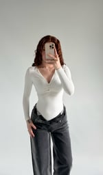 Derin Dokelte Burgu Bodysuit Beyaz