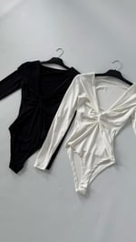 Derin Dokelte Burgu Bodysuit Siyah