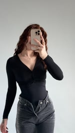 Derin Dokelte Burgu Bodysuit Siyah