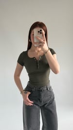 Fitilli Çıtçıtlı Kısa Kol Tişört Haki Yeşil