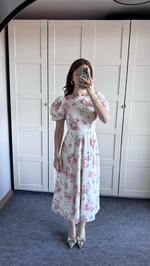 Floating Beyaz Pembe Çiçekli Elbise