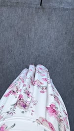 Floating Beyaz Pembe Çiçekli Elbise