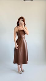 İp Askılı Suni Deri Elbise Kahverengi