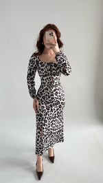 Kare Yaka Bağlamalı Yırtmaçlı Zebra Elbise 