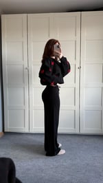 Kırmızı Kalp İşlemeli Siyah Triko Takım 