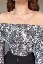 Lili Madonna Yaka Uzun Kol Crop Yılan Deseni