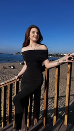 Madonna Yaka Uzun Siyah Elbise