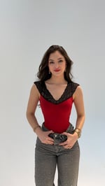 Nostaljik V Yaka Dantel Bodysuit Kırmızı