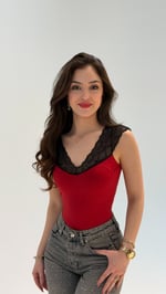 Nostaljik V Yaka Dantel Bodysuit Kırmızı