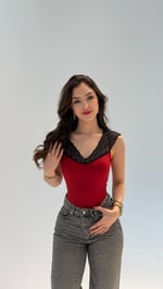Nostaljik V Yaka Dantel Bodysuit Kırmızı