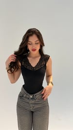 Nostaljik V Yaka Dantel Bodysuit Siyah