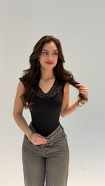 Nostaljik V Yaka Dantel Bodysuit Siyah