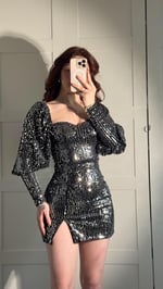 Pul Payetli Yırtmaçlı Kısa Elbise Siyah