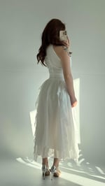 Şifon Drape Yaka Fırfırlı Elbise Beyaz