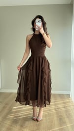 Şifon Drape Yaka Fırfırlı Elbise Kahverengi