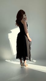 Şifon Drape Yaka Fırfırlı Elbise Siyah