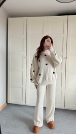 Siyah Minik Kalp İşlemeli Beyaz Triko Takım 