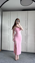 Straplez Derin Yırtmaç Pembe Elbise